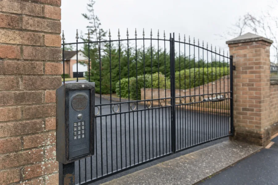 Driveway gate operator and drive hardware in Rockford, IL
